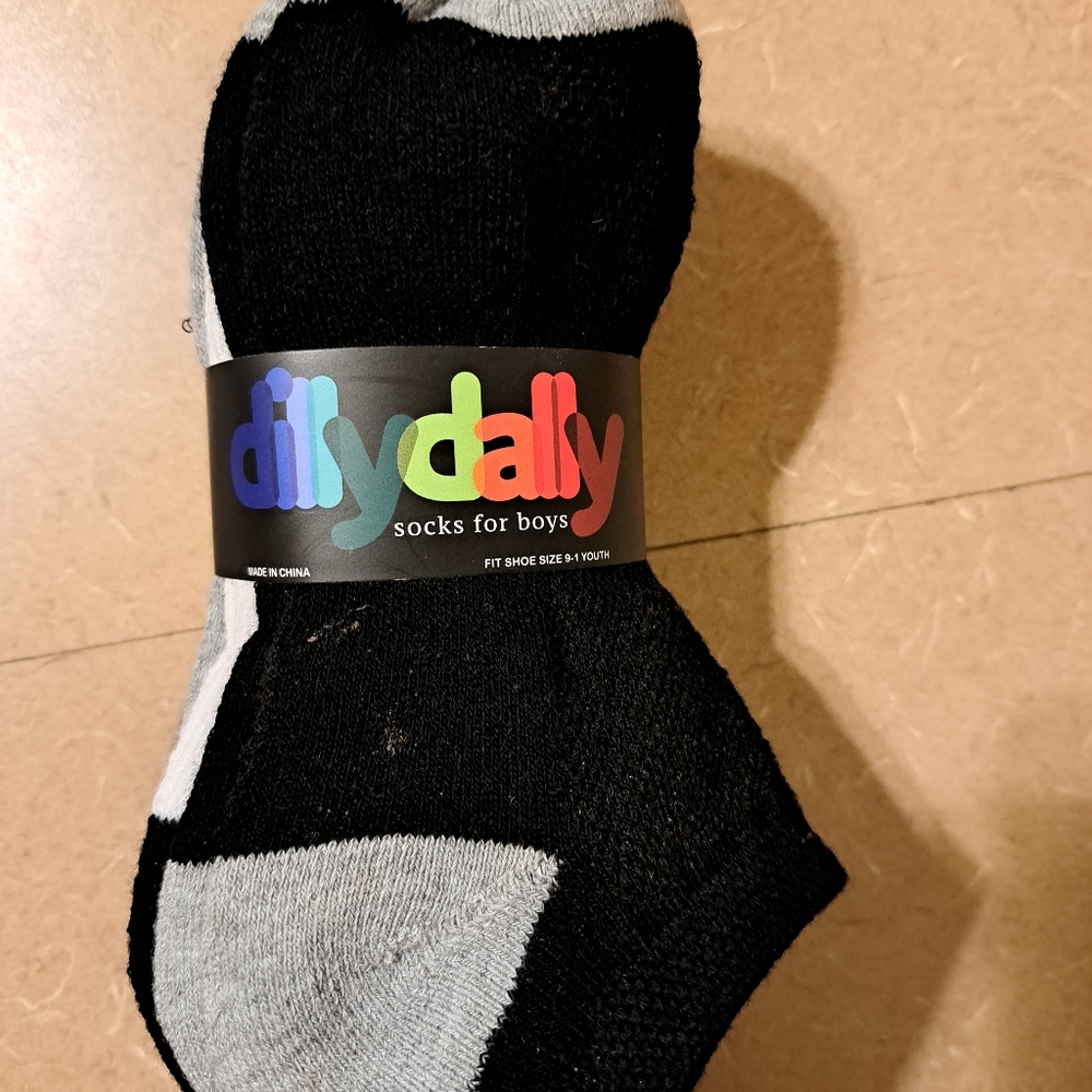 6 pair of boys socks